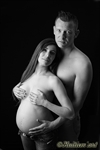 Photographie d'une femme enceinte avec son homme réalisée par Huitièm'art, photographe de mariage à Avignon (Vaucluse)