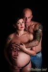 Photographie d'une femme enceinte avec son homme réalisée par Huitièm'art, photographe de mariage à Avignon (Vaucluse)