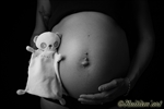 Photographie d'un ventre rond avec un doudou réalisée par Huitièm'art, photographe de mariage à Avignon (Vaucluse)