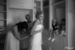 Photographie des préparatifs et de l'habillage de la mariée réalisée par noelle gamand en provence, avignon, vaucluse