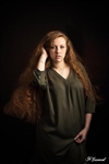 Photographie d'une jeune femme rousse chevelure très longue rélalisée par noelle gamand  huitiem'art noelle gamand