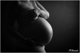 Photographie d'une femme enceinte réalisée par Huitièm'art, photographe à Avignon (Vaucluse)